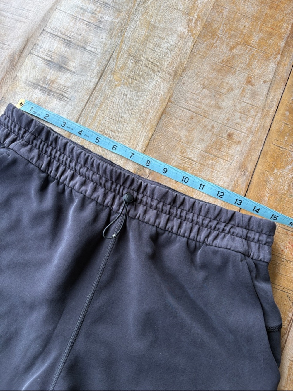 Lululemon Women’s Shorts in Black size 10 - Picture 7 of 9